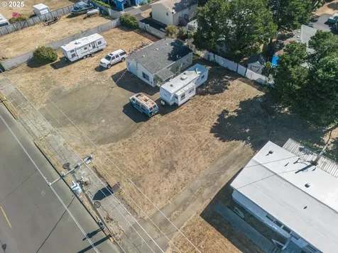 1045 1085 NE Mill Street Waldport OR 97394