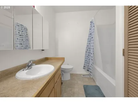 660 River Loop 1 Eugene OR 97404