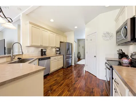 518 W 12th Way La Center WA 98629