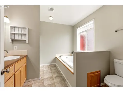 518 W 12th Way La Center WA 98629