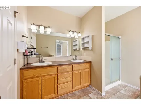 518 W 12th Way La Center WA 98629