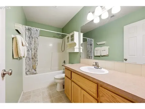 518 W 12th Way La Center WA 98629