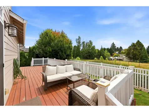 518 W 12th Way La Center WA 98629