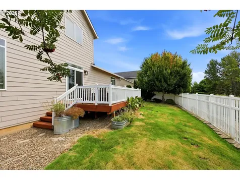 518 W 12th Way La Center WA 98629