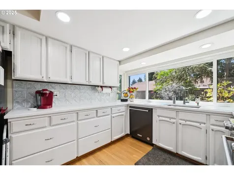 11820 SW Reid Court Beaverton OR 97008