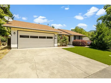904 NW Carol Drive Grants Pass OR 97526