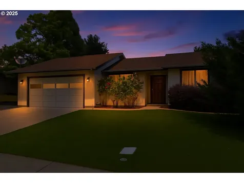 904 NW Carol Drive Grants Pass OR 97526