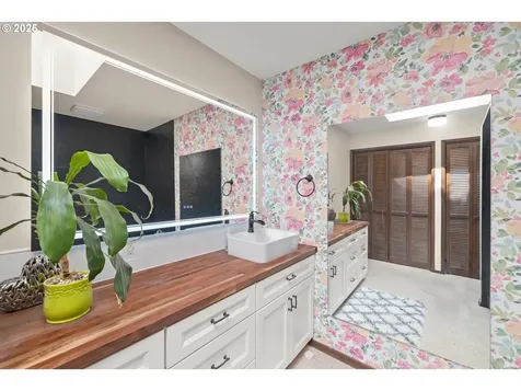 560 SE 59th Court Hillsboro OR 97123