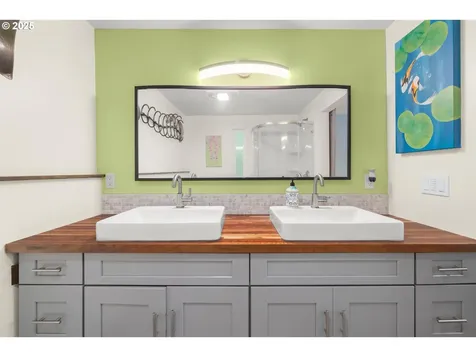560 SE 59th Court Hillsboro OR 97123