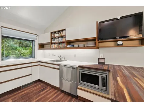 560 SE 59th Court Hillsboro OR 97123