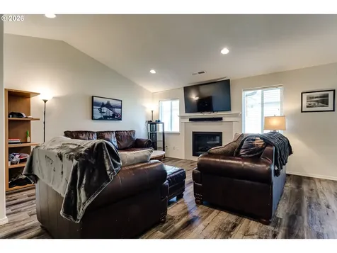 87792 Lark Street Veneta OR 97487