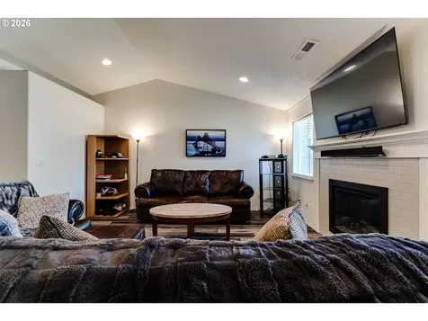 87792 Lark Street Veneta OR 97487