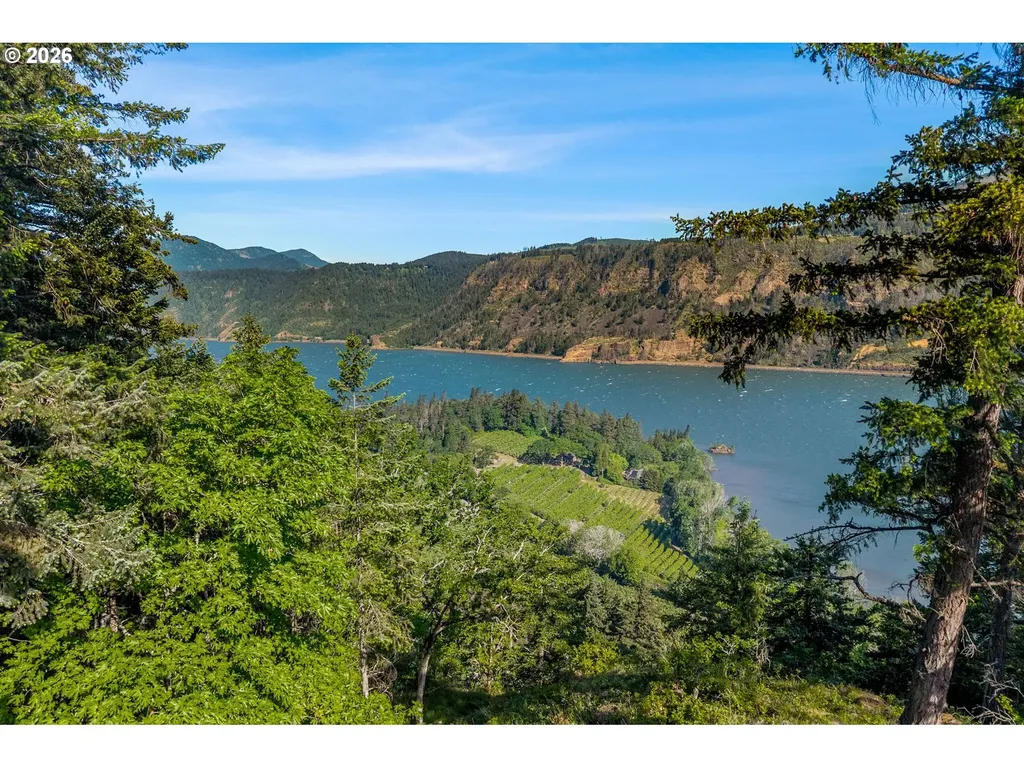 476 Country Club Road Hood River OR 97031
