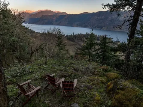 476 Country Club Road Hood River OR 97031