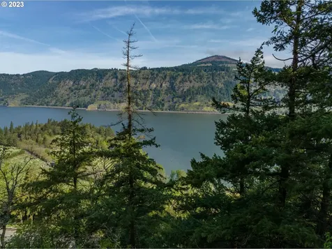 476 Country Club Road Hood River OR 97031