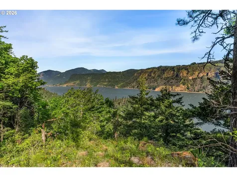 476 Country Club Road Hood River OR 97031