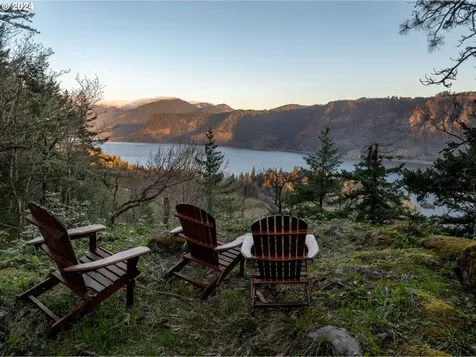 476 Country Club Road Hood River OR 97031