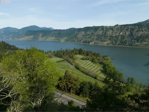476 Country Club Road Hood River OR 97031