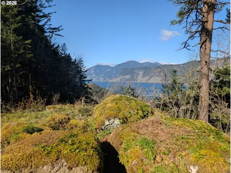 476 Country Club Road Hood River OR 97031