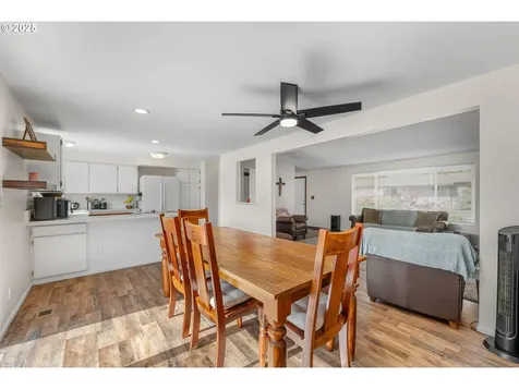 1371 NW Jefferson Street Roseburg OR 97471