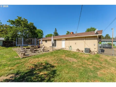 1371 NW Jefferson Street Roseburg OR 97471