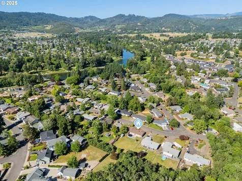 1371 NW Jefferson Street Roseburg OR 97471