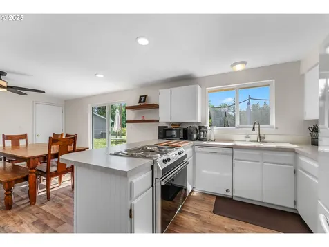 1371 NW Jefferson Street Roseburg OR 97471