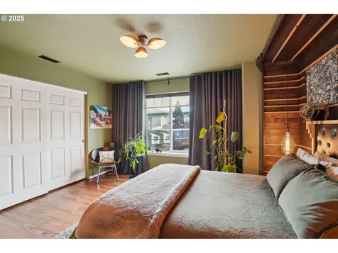 6922 N Burlington Avenue Portland OR 97203
