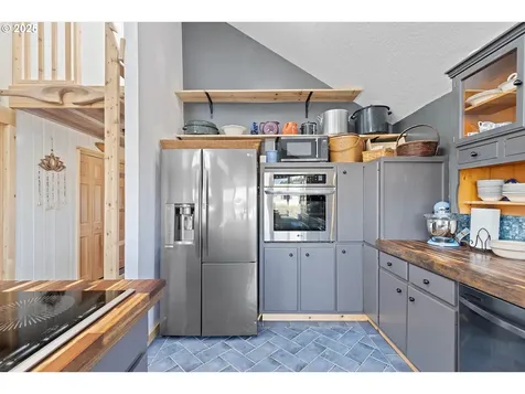 505 NW Oceania Drive Waldport OR 97394