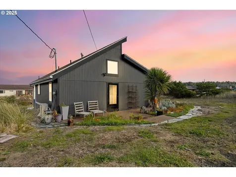 505 NW Oceania Drive Waldport OR 97394