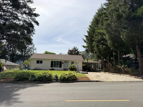 1122 NE Leon Avenue Myrtle Creek OR 97457