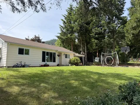 1122 NE Leon Avenue Myrtle Creek OR 97457