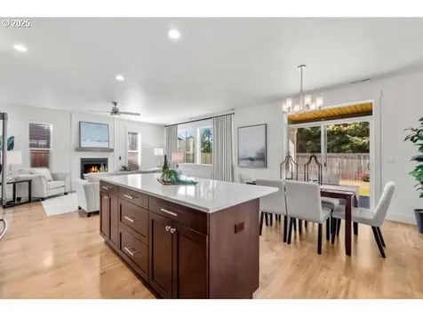 2522 S Lydia Loop Hubbard OR 97032
