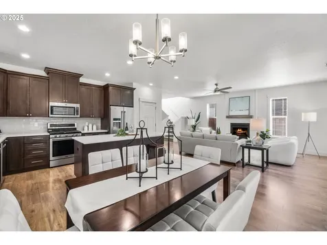 2522 S Lydia Loop Hubbard OR 97032