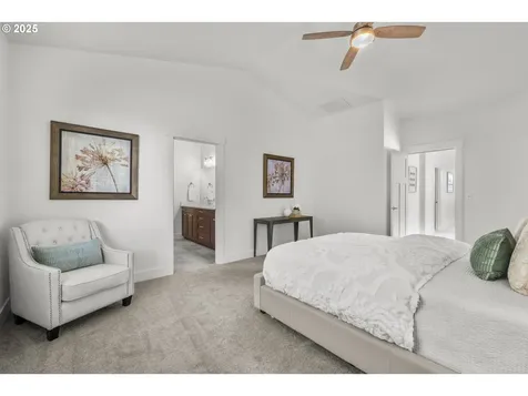 2522 S Lydia Loop Hubbard OR 97032