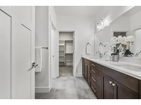 2522 S Lydia Loop Hubbard OR 97032