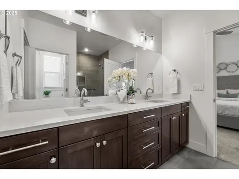 2522 S Lydia Loop Hubbard OR 97032