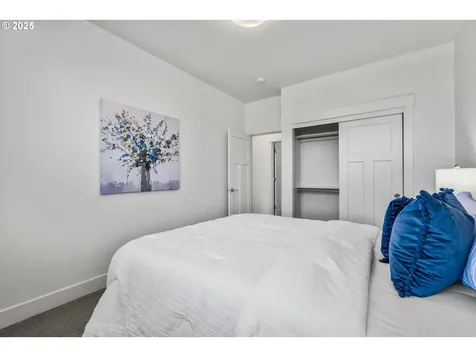 2522 S Lydia Loop Hubbard OR 97032