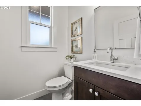 2522 S Lydia Loop Hubbard OR 97032