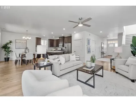 2522 S Lydia Loop Hubbard OR 97032
