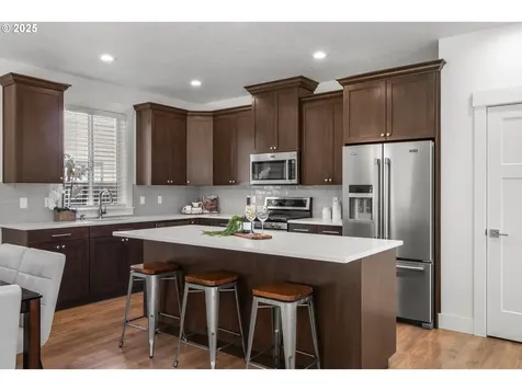 2522 S Lydia Loop Hubbard OR 97032