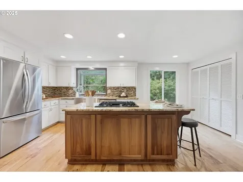 4211 Woodside Circle Lake Oswego OR 97035