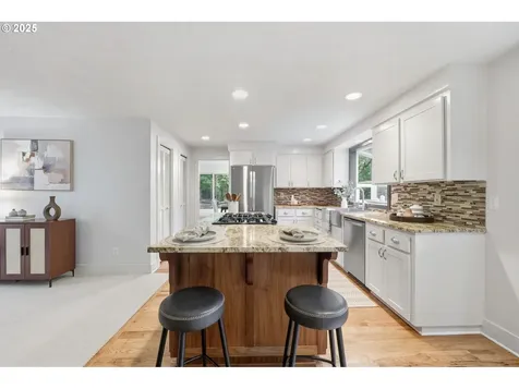 4211 Woodside Circle Lake Oswego OR 97035
