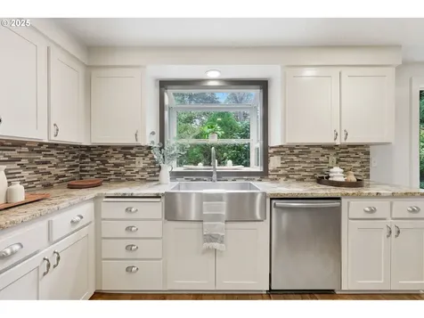 4211 Woodside Circle Lake Oswego OR 97035