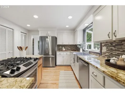 4211 Woodside Circle Lake Oswego OR 97035