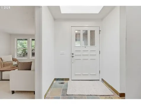4211 Woodside Circle Lake Oswego OR 97035