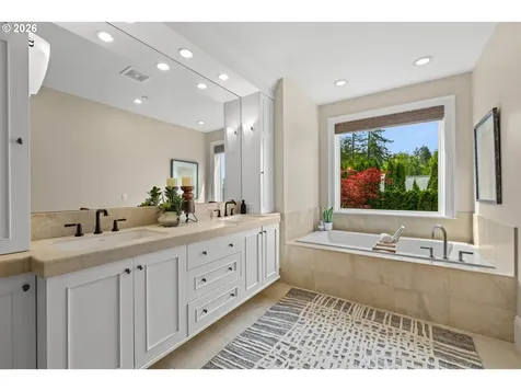 6330 SW Sweetbriar Court Portland OR 97221