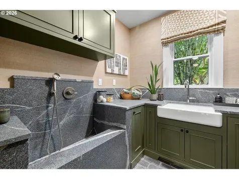 6330 SW Sweetbriar Court Portland OR 97221