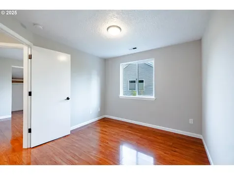 7220 SE Ogden Street Portland OR 97206