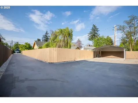 7220 SE Ogden Street Portland OR 97206